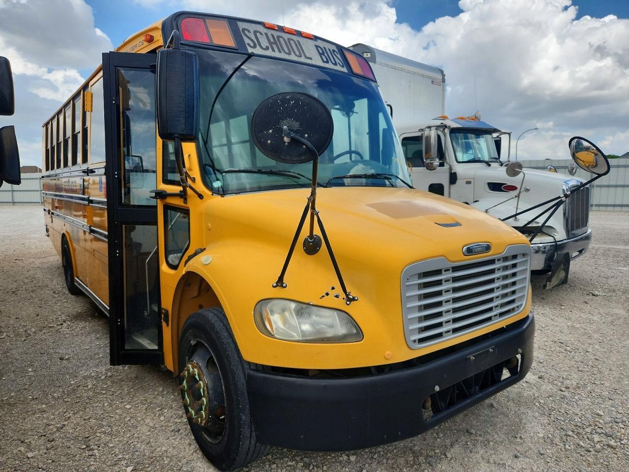 2010 Thomas SAF-T-LINER C2-School Bus