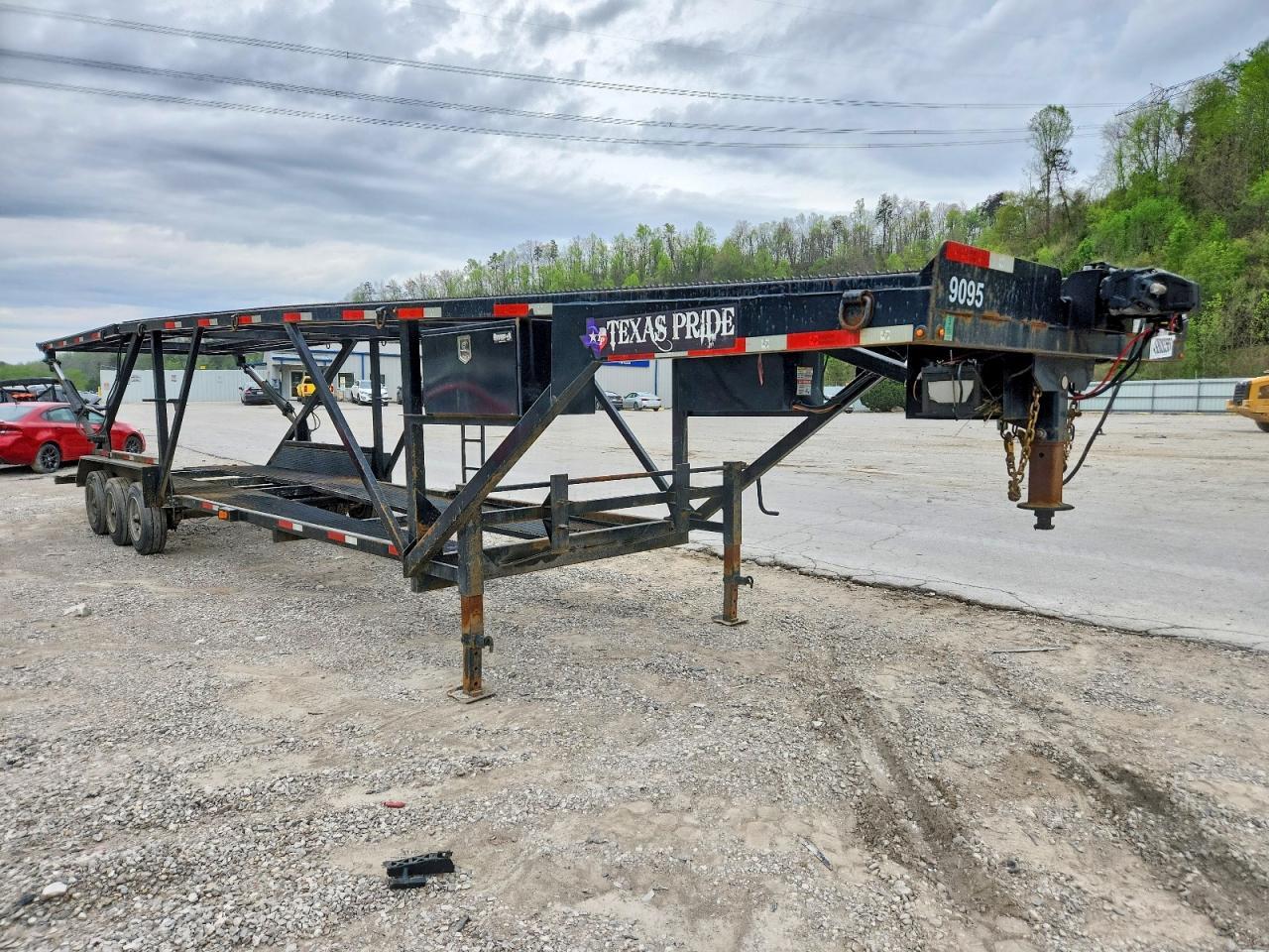 2022 Texas Bragg 2022  Carhauler-Car Carrier