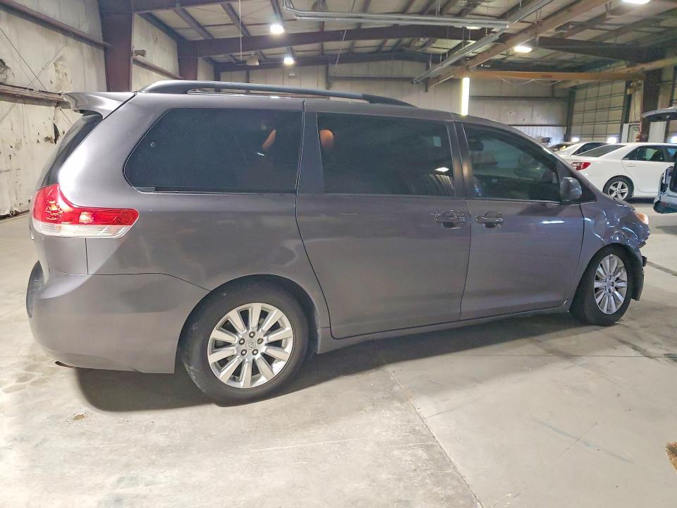 2011 Toyota Sienna le