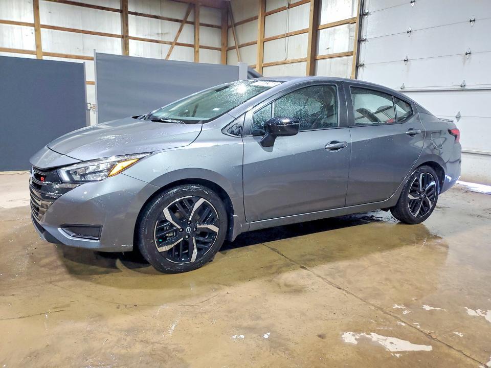 2025 Nissan Versa sr