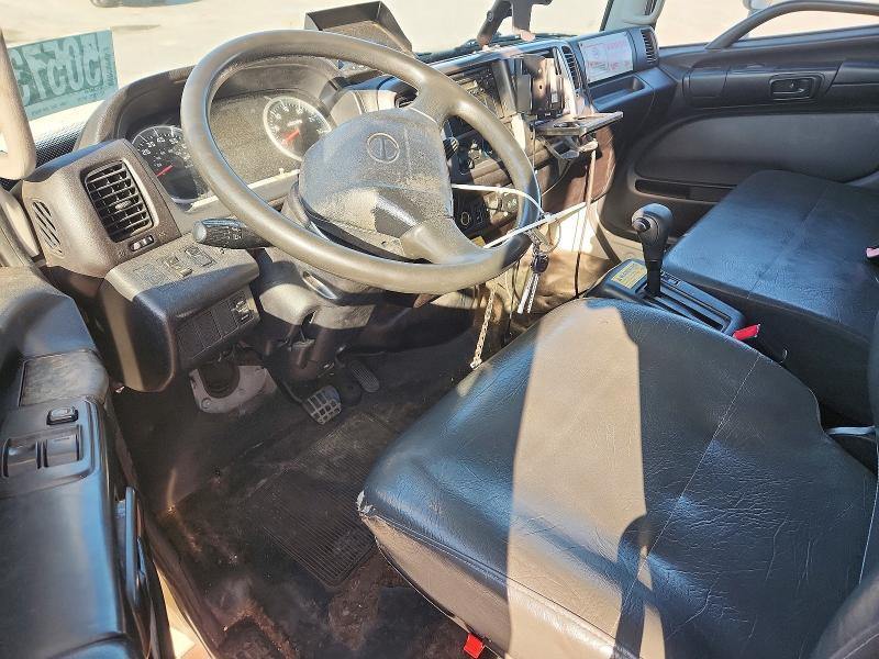 2013 Hino 258/268 BOX Truck