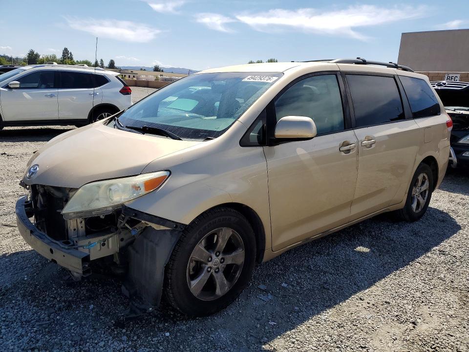 2011 Toyota Sienna le