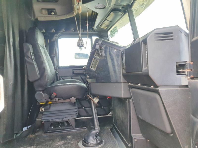 2000 Freightliner Conventional FLD120 Semi Truck