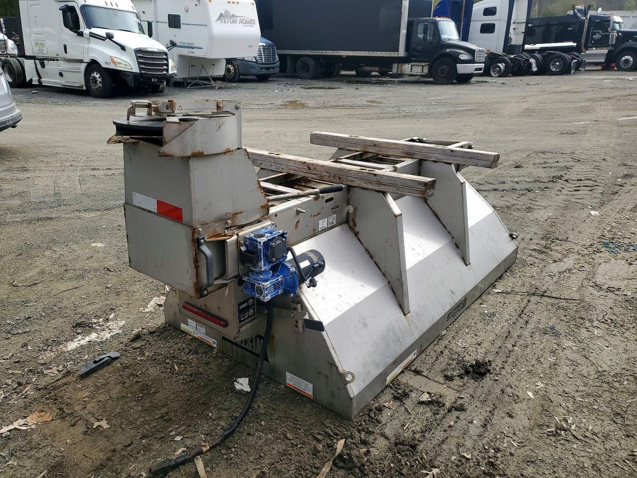 2022 Western 2022 Wxvz Striker Salt Spreader