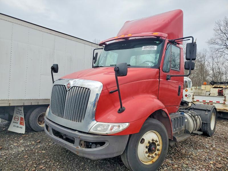 2017 International 8600 Semi Truck