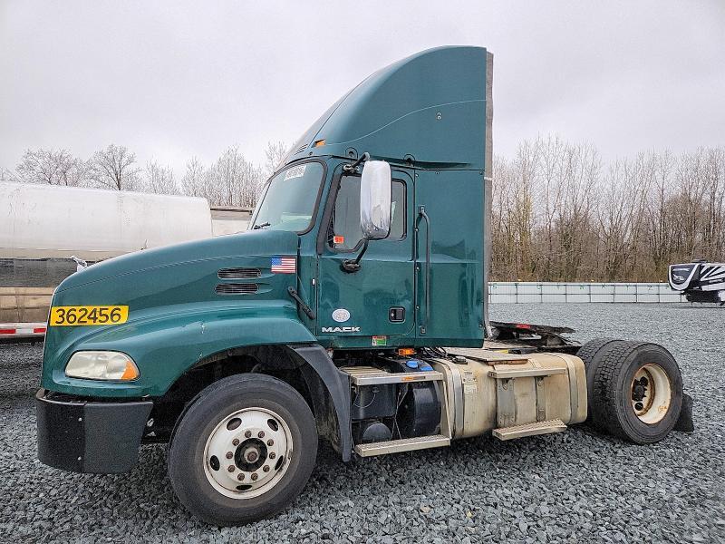 2017 Mack CXU612 Semi Truck