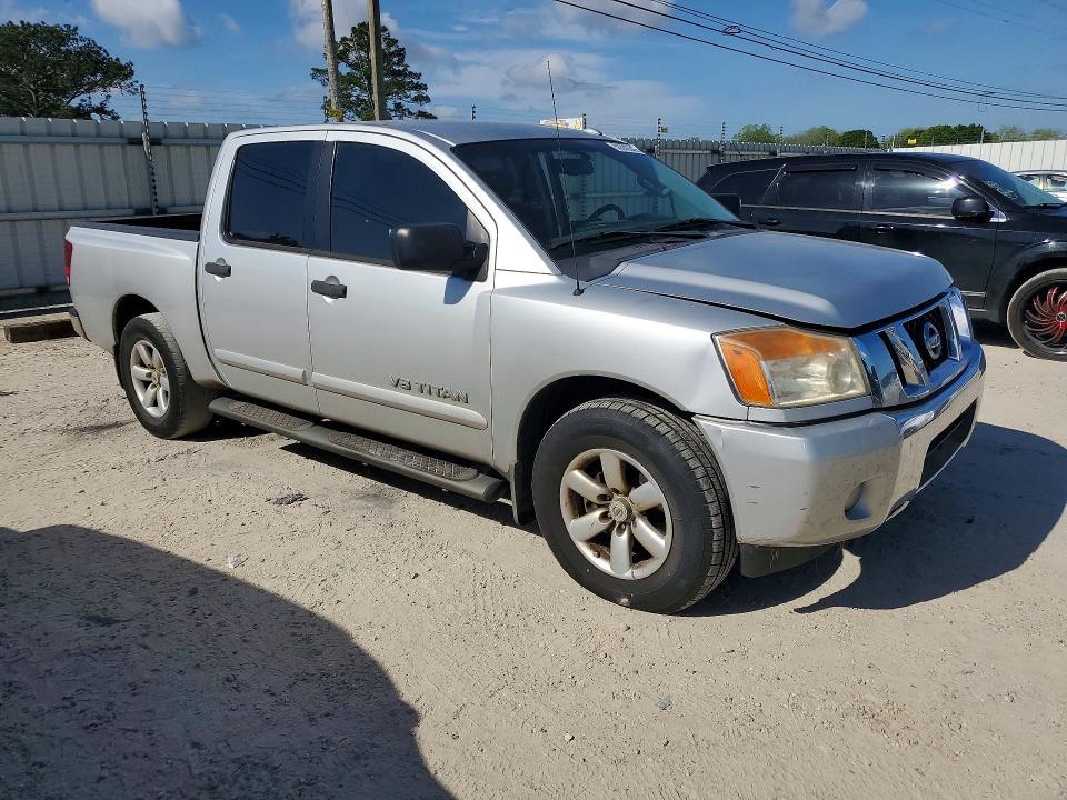 2014 Nissan Titan SV