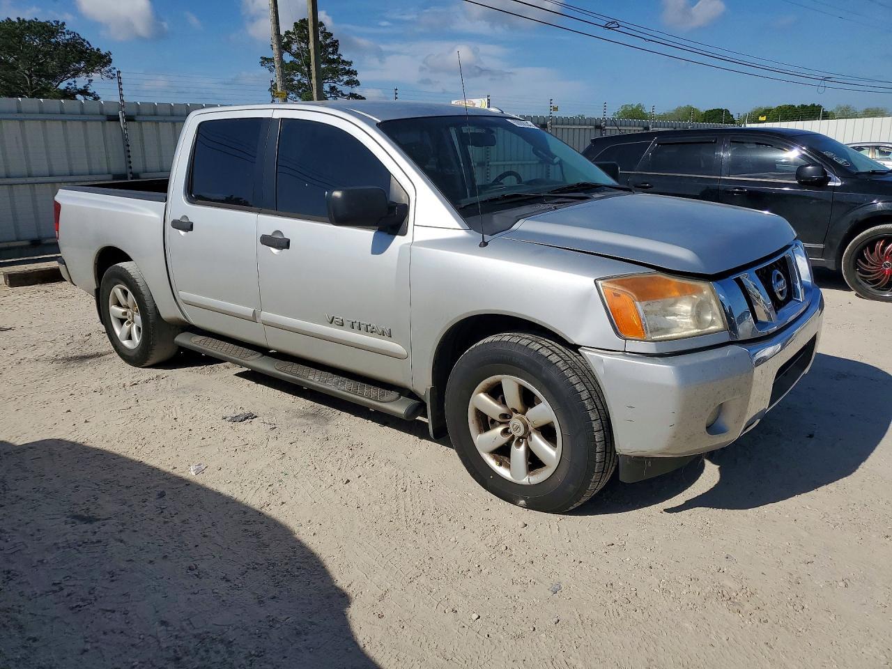 2014 Nissan Titan SV