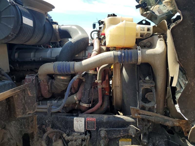 2017 Mack 700 GU700