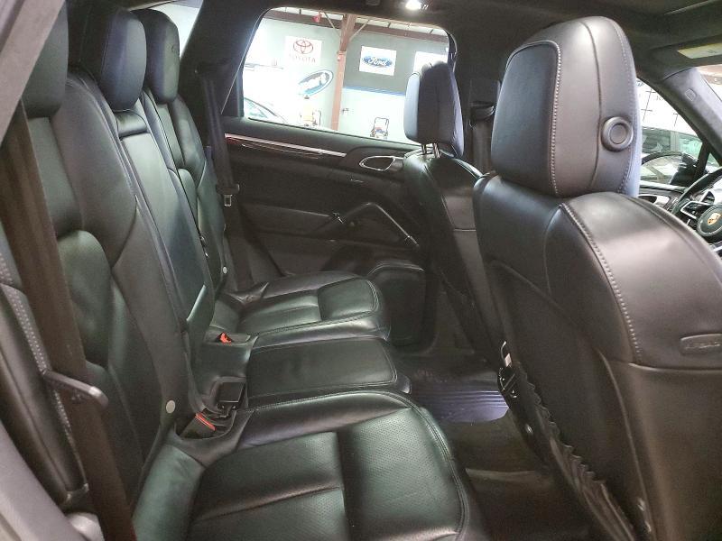 2016 Porsche Cayenne gts