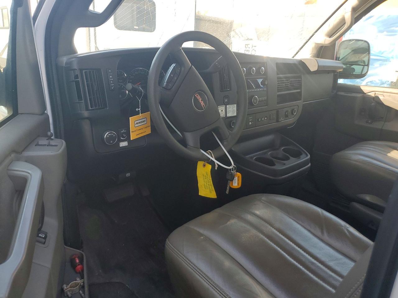 2022 GMC Savana BOX Truck