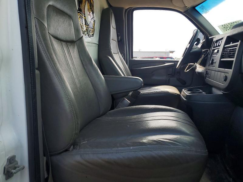 2013 GMC Savana box Truck