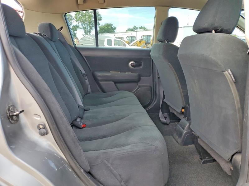 2010 Nissan Versa 1.8 s