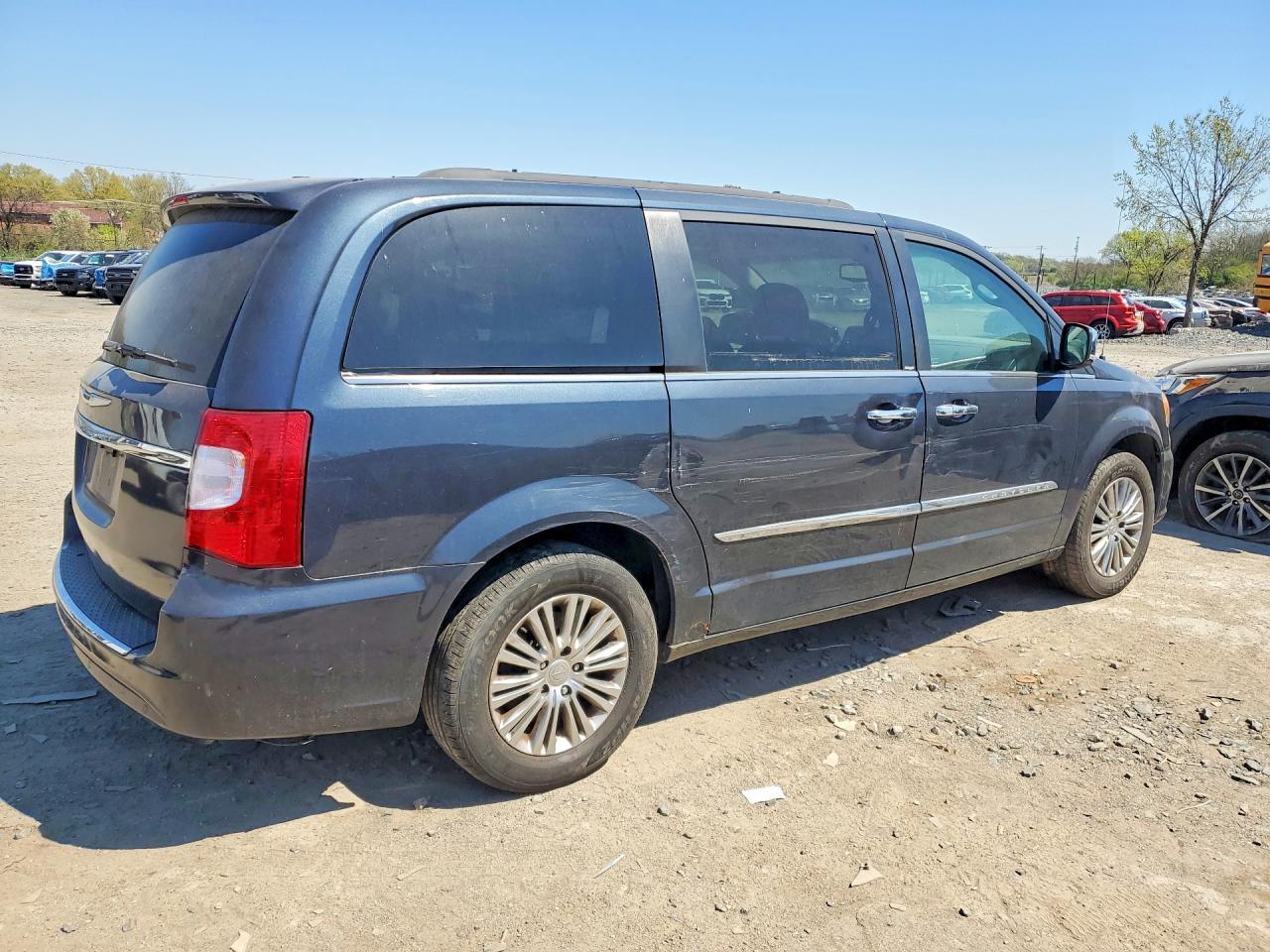 2014 Chrysler Town & Country Touring l