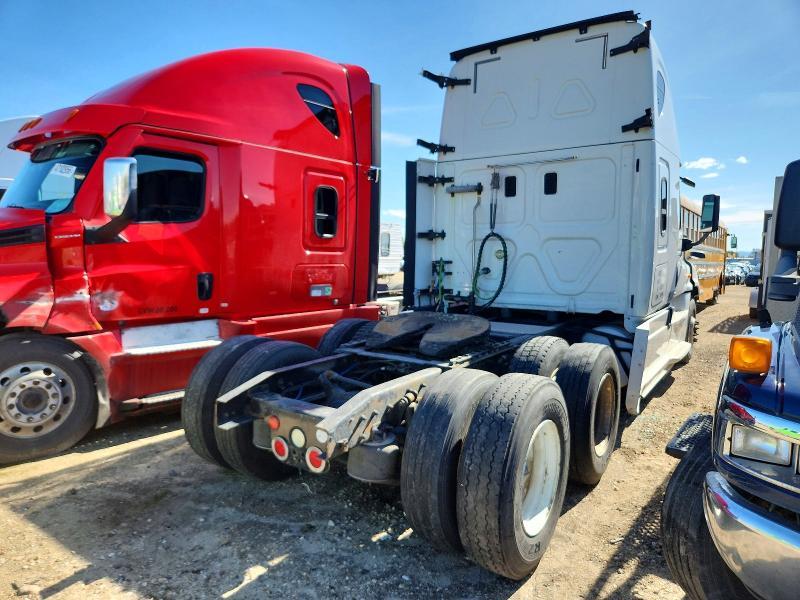 2015 Freigliner 2015 Freightliner Cascadia Semi Truck