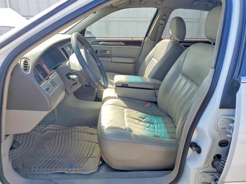 2005 Lincoln Town car s