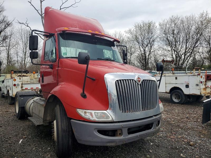2017 International 8600 Semi Truck