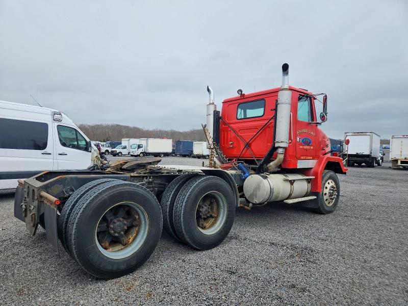 2000 Volvo ACL Semi Truck