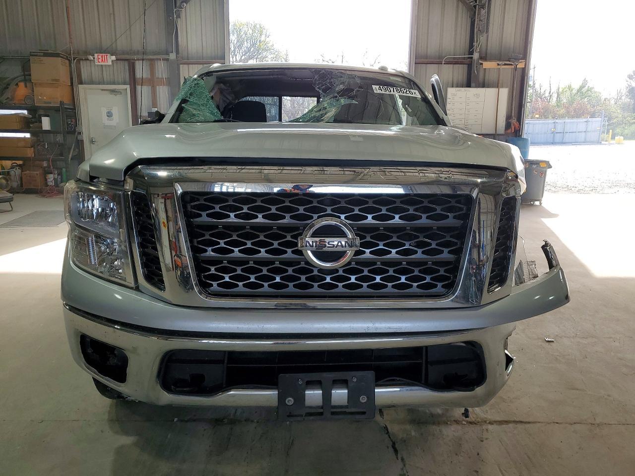 2017 Niss Titan S