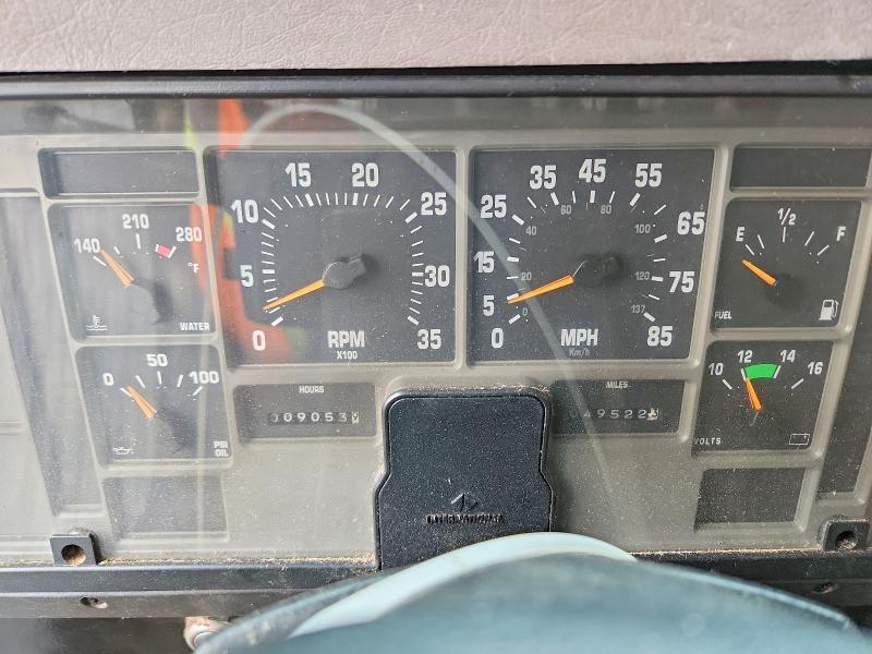 1999 International 4700 Spreader Truck