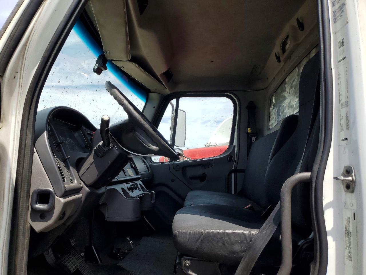 2018 Freigliner 2018 Freightliner Business Class M2 BOX Truck