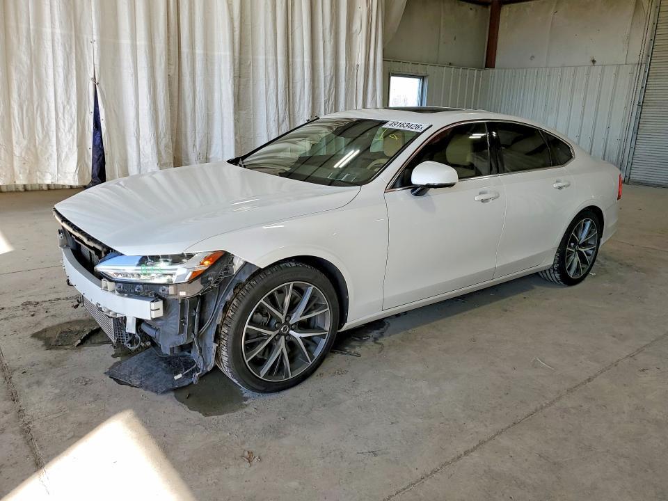 2017 Volvo S90 T6 Momentum