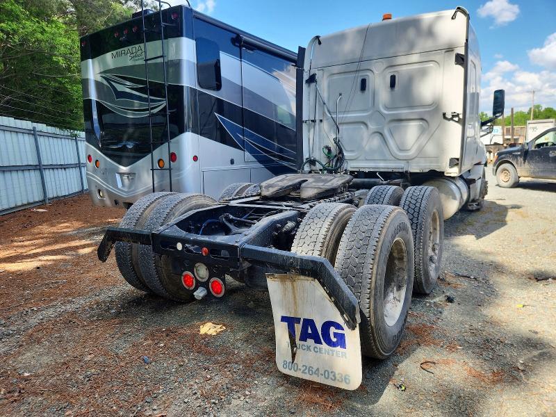 2019 Freigliner 2019 Freightliner Cascadia 126 Semi Truck