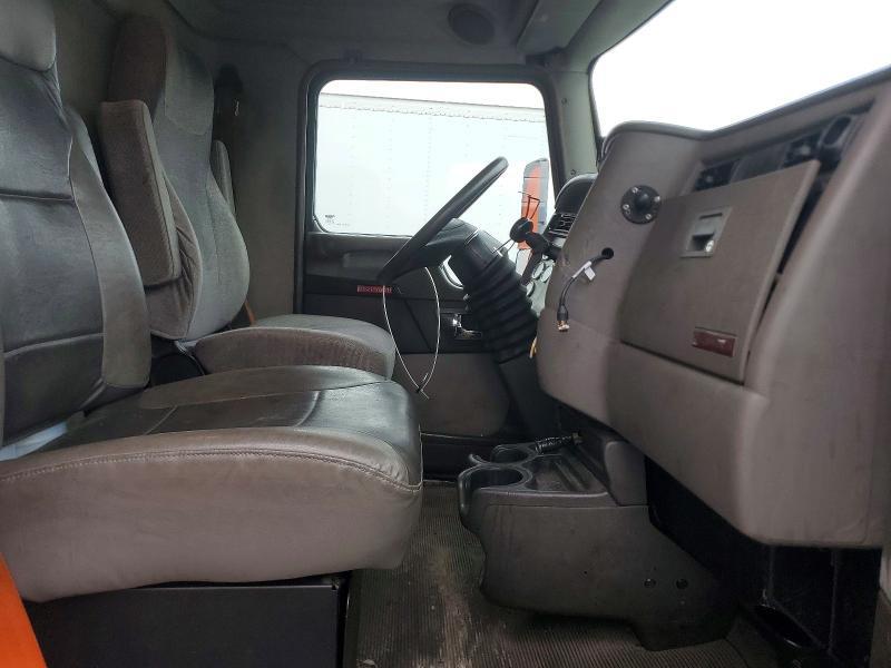 2013 Kenworth T370 BOX Truck