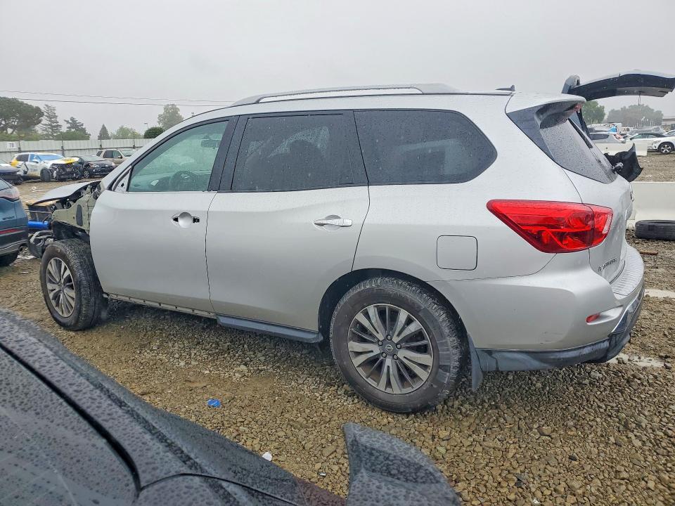 2017 Nissan Pathfinder s