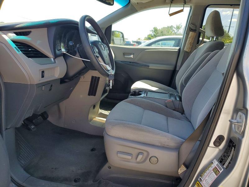 2016 Toyota Sienna le