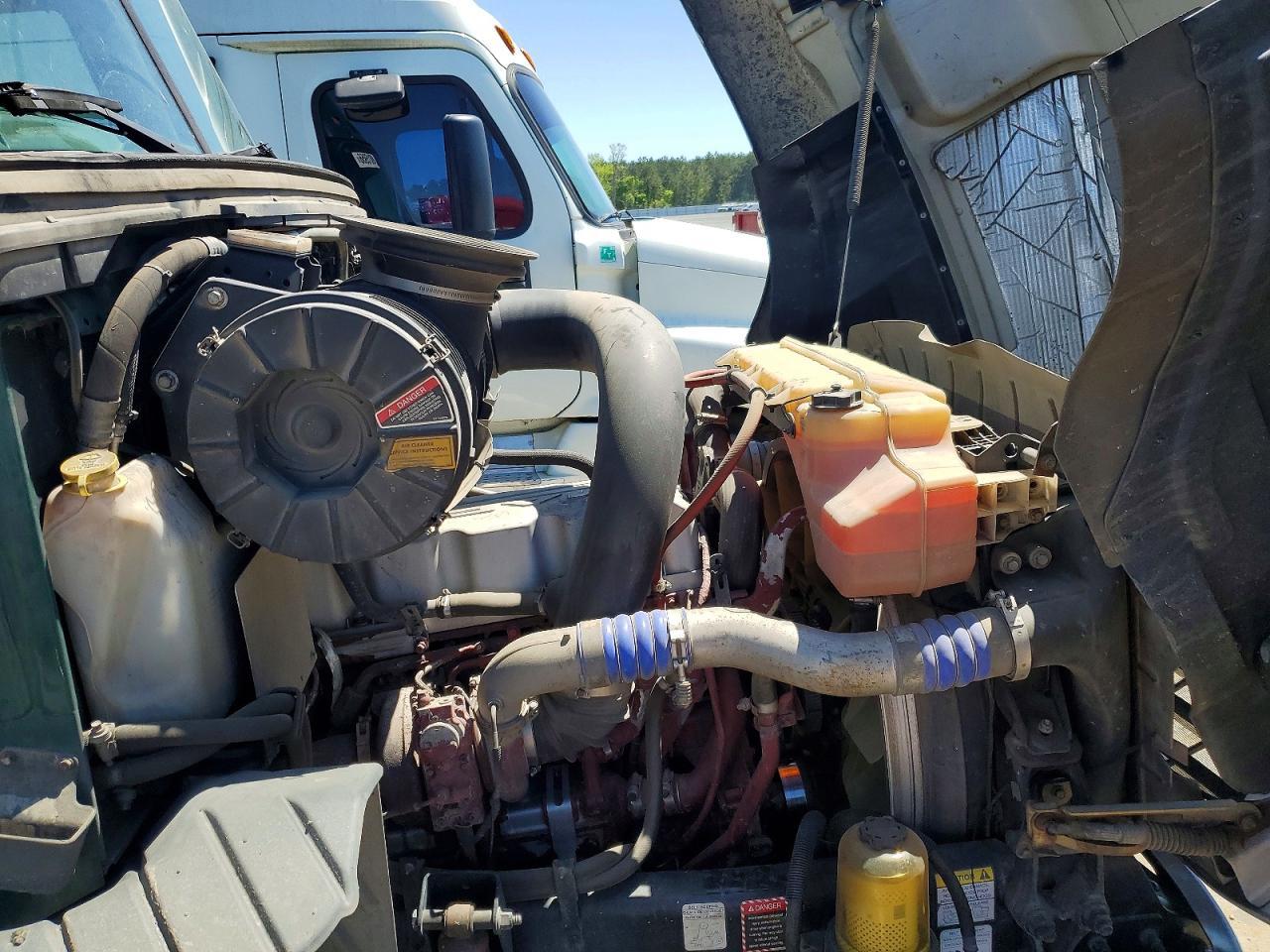 2017 Mack CXU612 Semi Truck