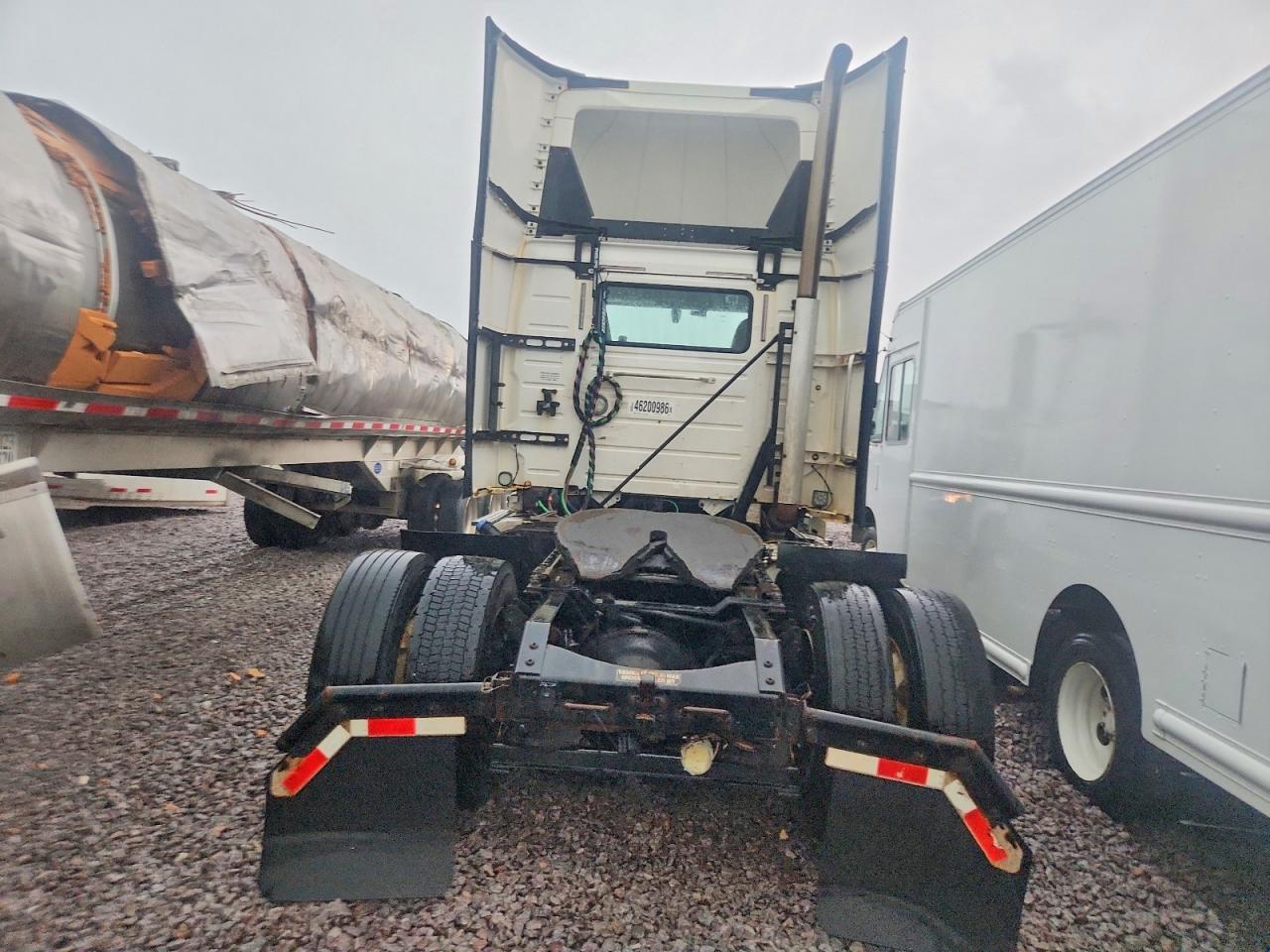 2018 Volvo VNL Semi Truck