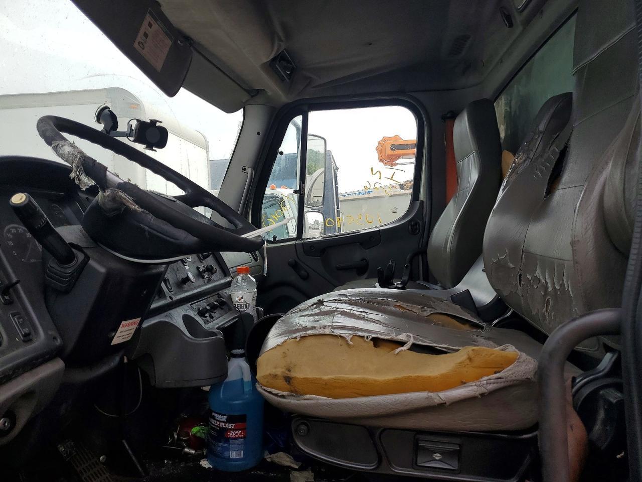 2016 Freigliner 2016 Freightliner Business Class M2 BOX Truck
