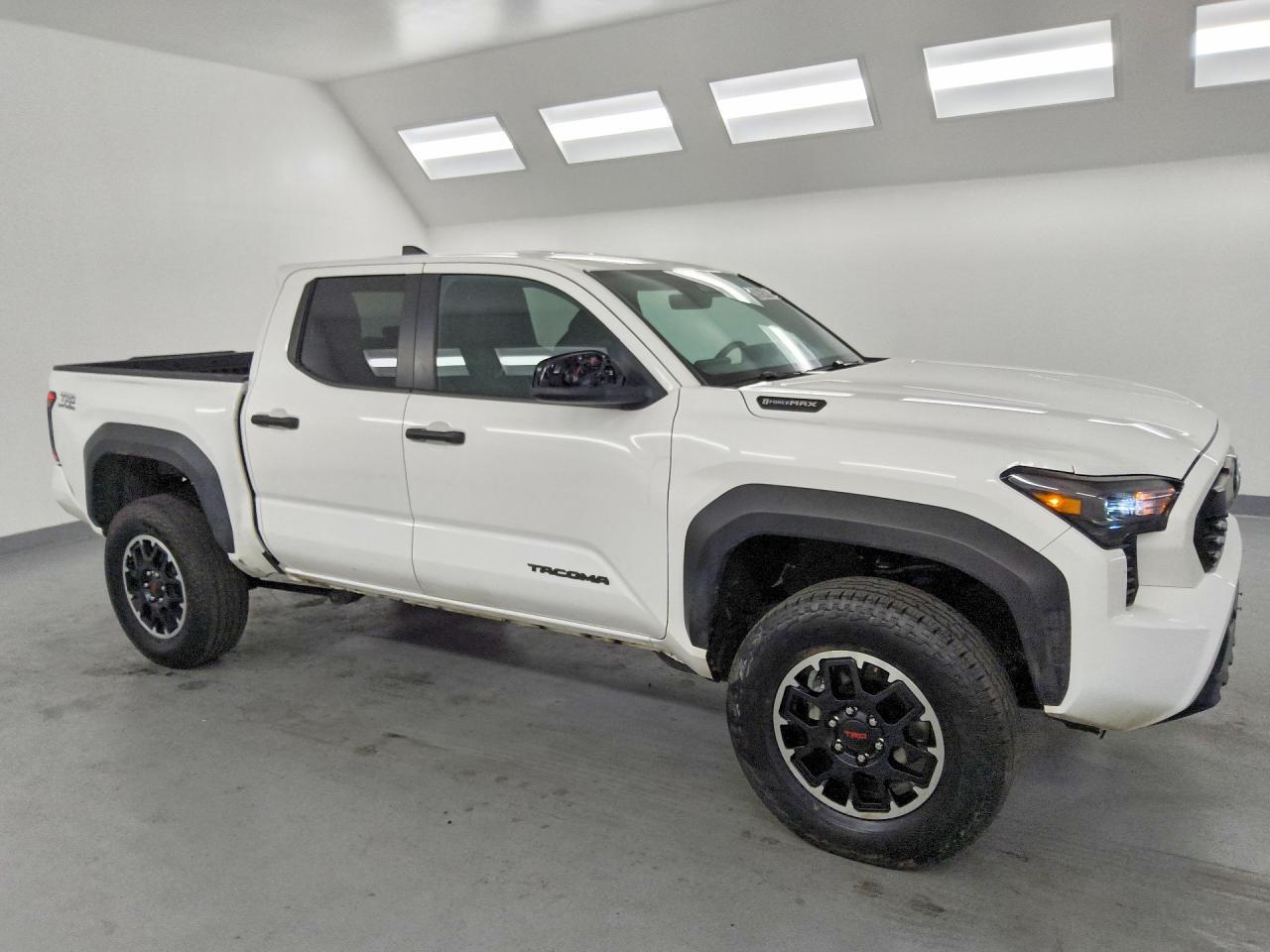2025 Toyota Tacoma TRD OFF-ROAD HV