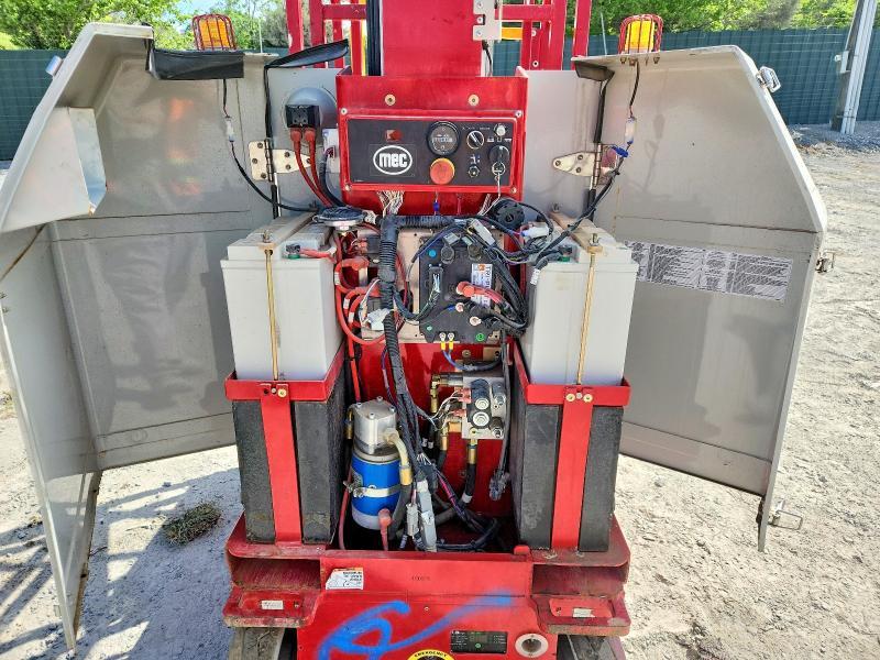 2021 MEC Mme25 Vertical Lift