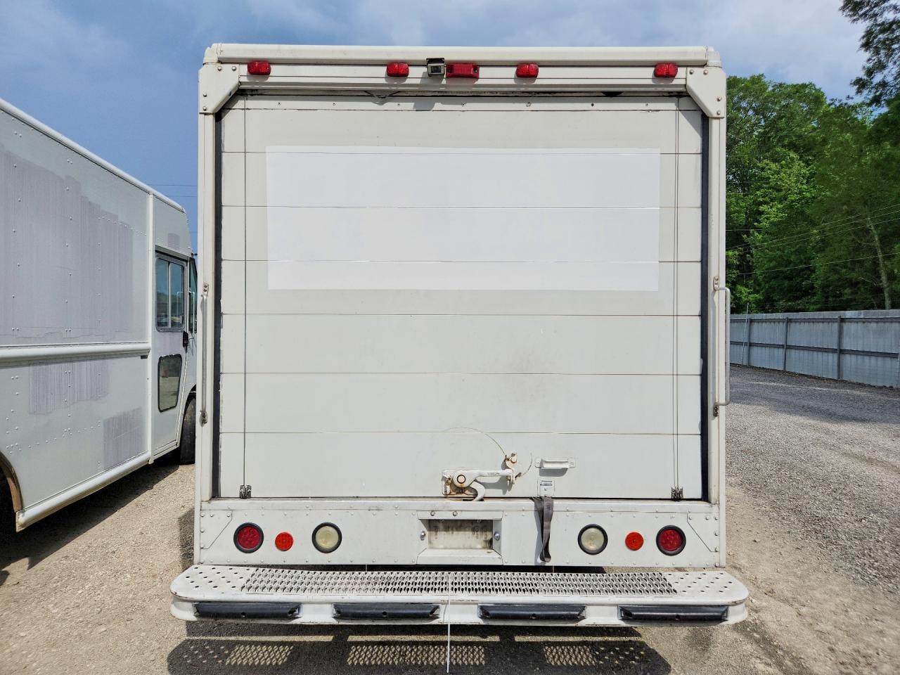 2008 Freightliner MT45 Chassis Delivery Truck