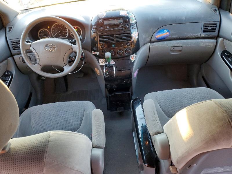 2004 Toyota Sienna le 7 Passenger
