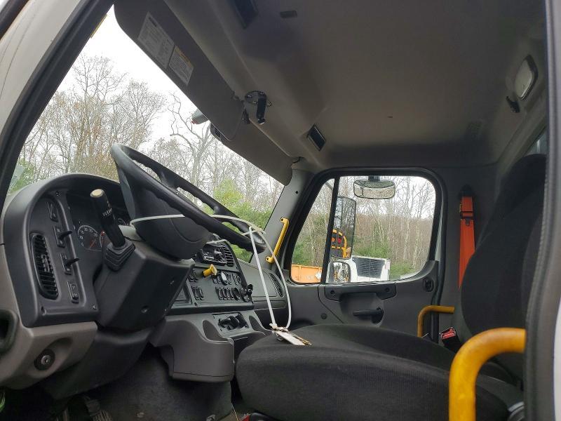 2020 Freightliner Business Class M2 Flatbed Truck