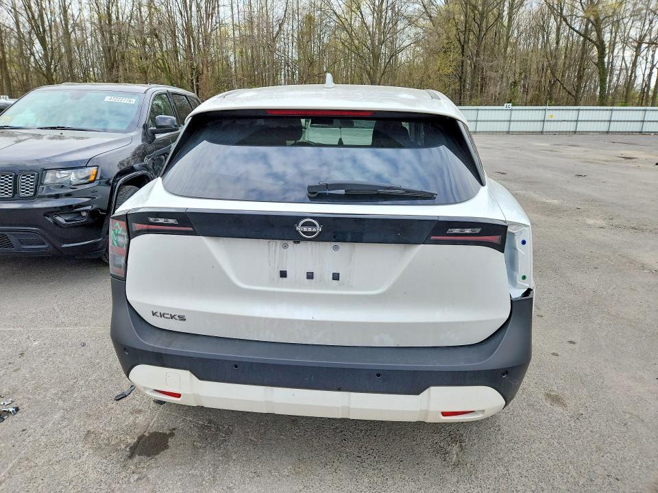 2025 Nissan Kicks sv