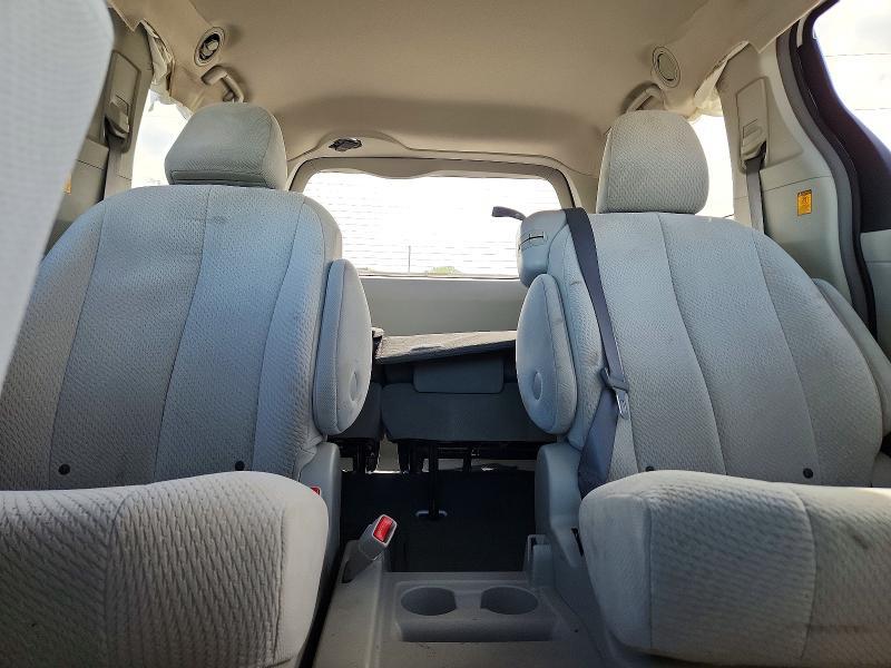 2011 Toyota Sienna le 8-passenger