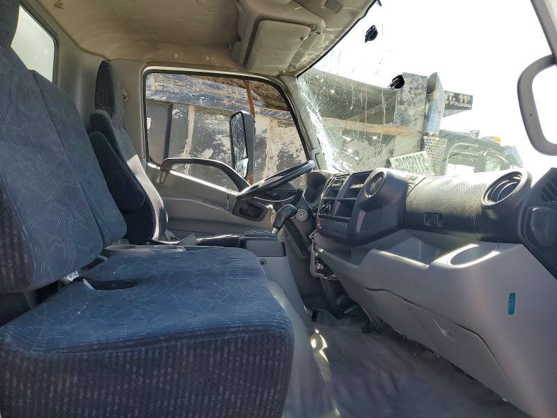 2019 Hino 155 BOX Truck