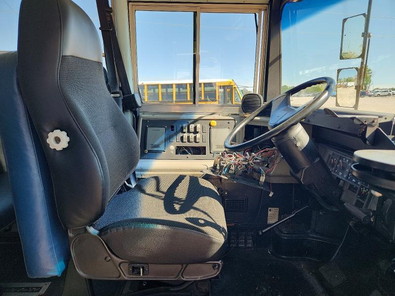 2001 International 3800 School bus