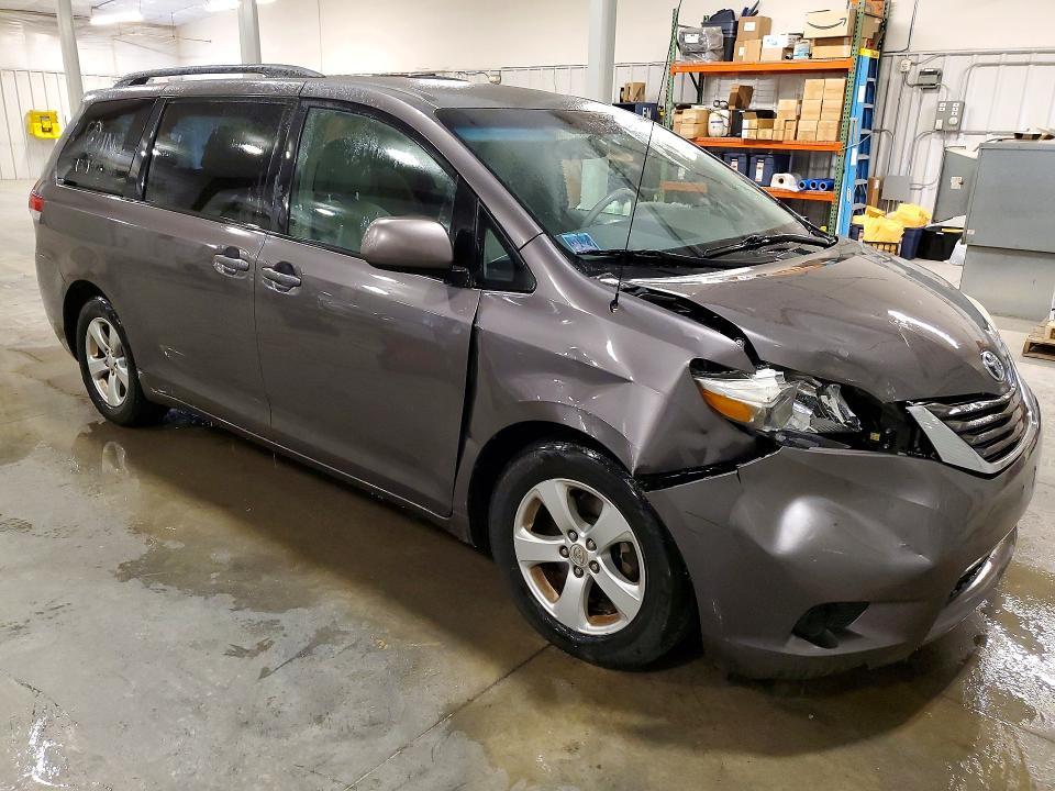 2012 Toyota Sienna le