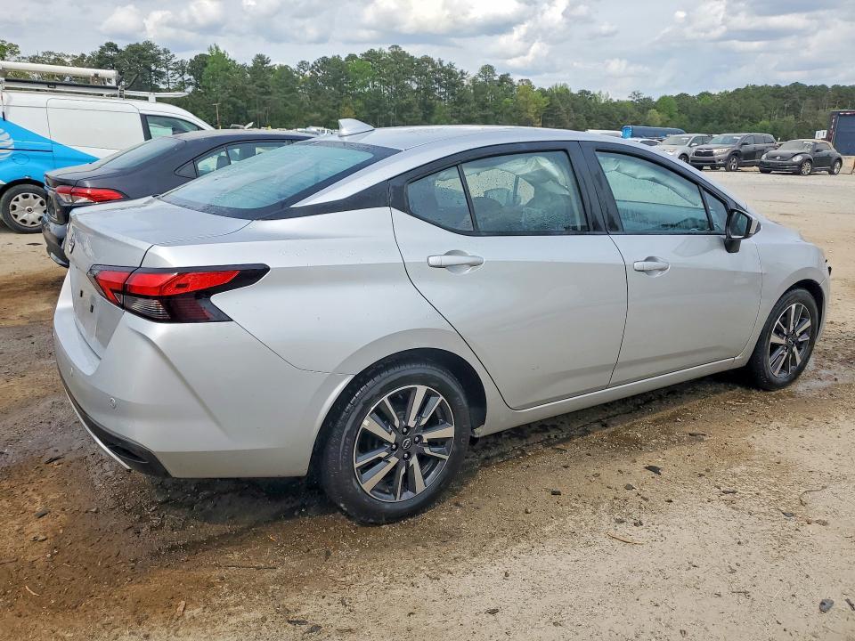 2025 Nissan Versa sv