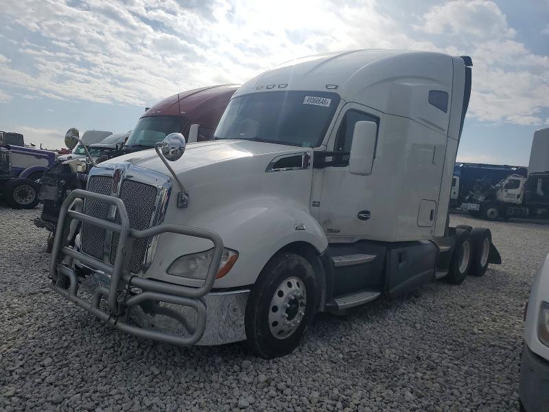 2015 Kenworth T680 Semi Truck