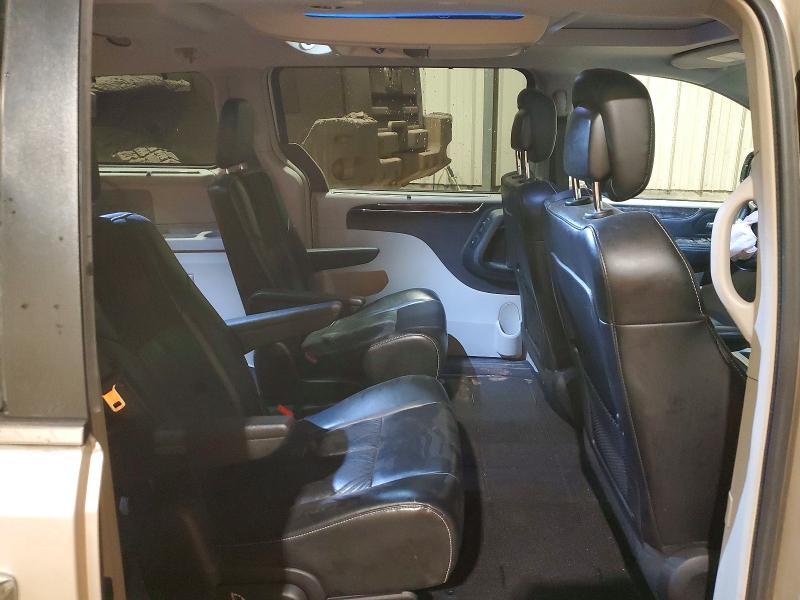 2016 Chrysler Town & Country Limited Platinum