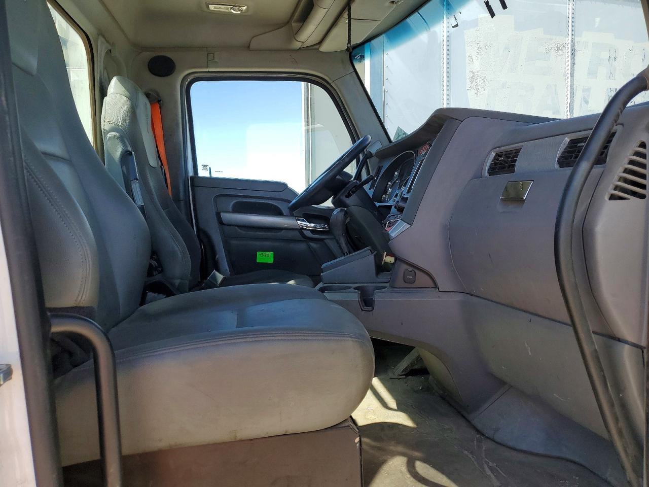 2014 Kenworth T680 Semi Truck