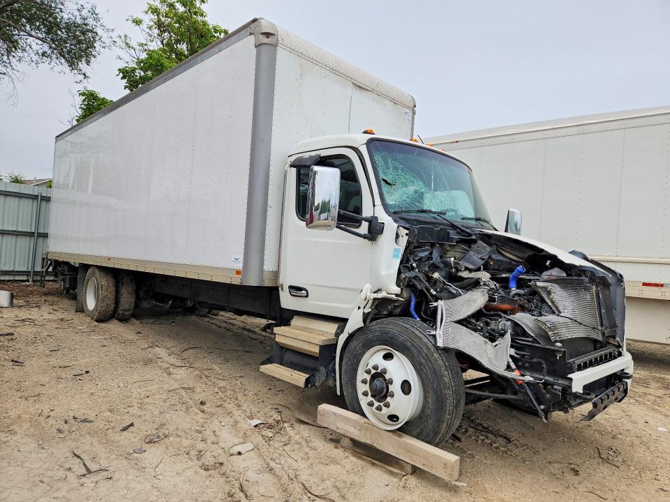 2025 Peterbilt 536 box Truck