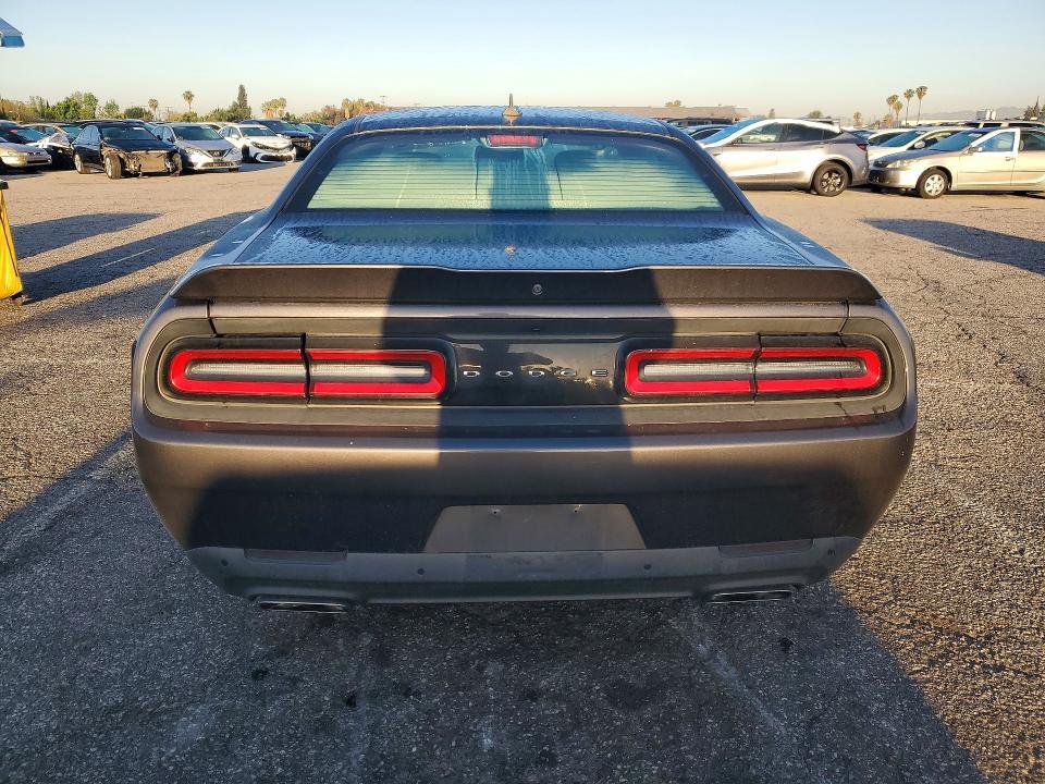 2016 Dodge Challenger r