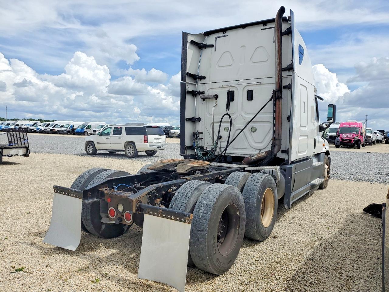 2017 Freigliner 2017 Freightliner Cascadia 125 Semi Truck
